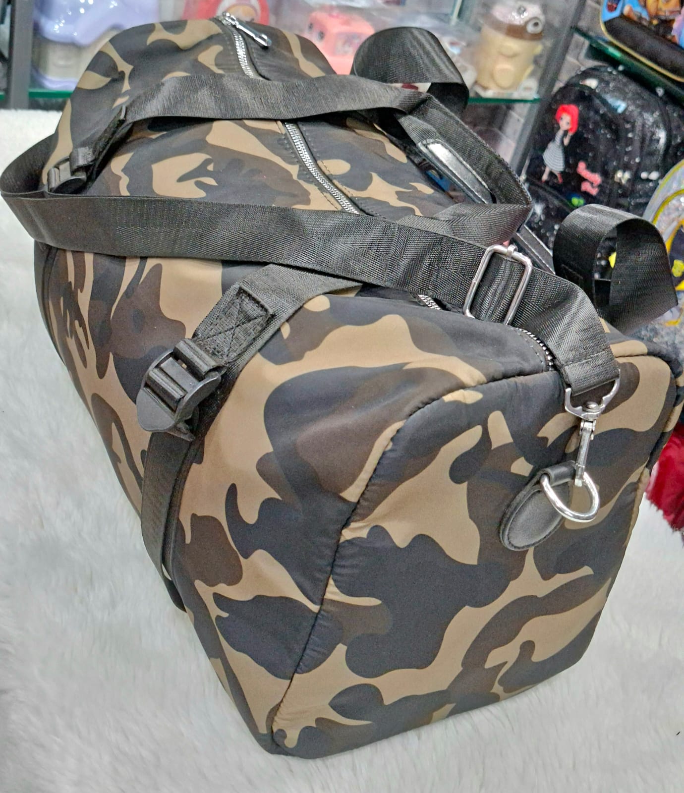 TRAVELLING BAG