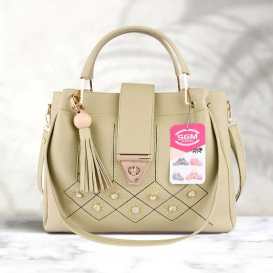 LAIDES CREAM COLOUR PUERSE