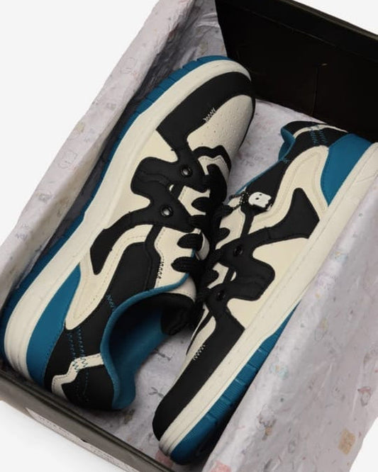 men's stylish sneaker  in tri colour
