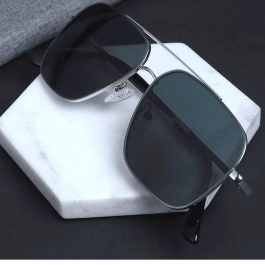 black desiner sunglases